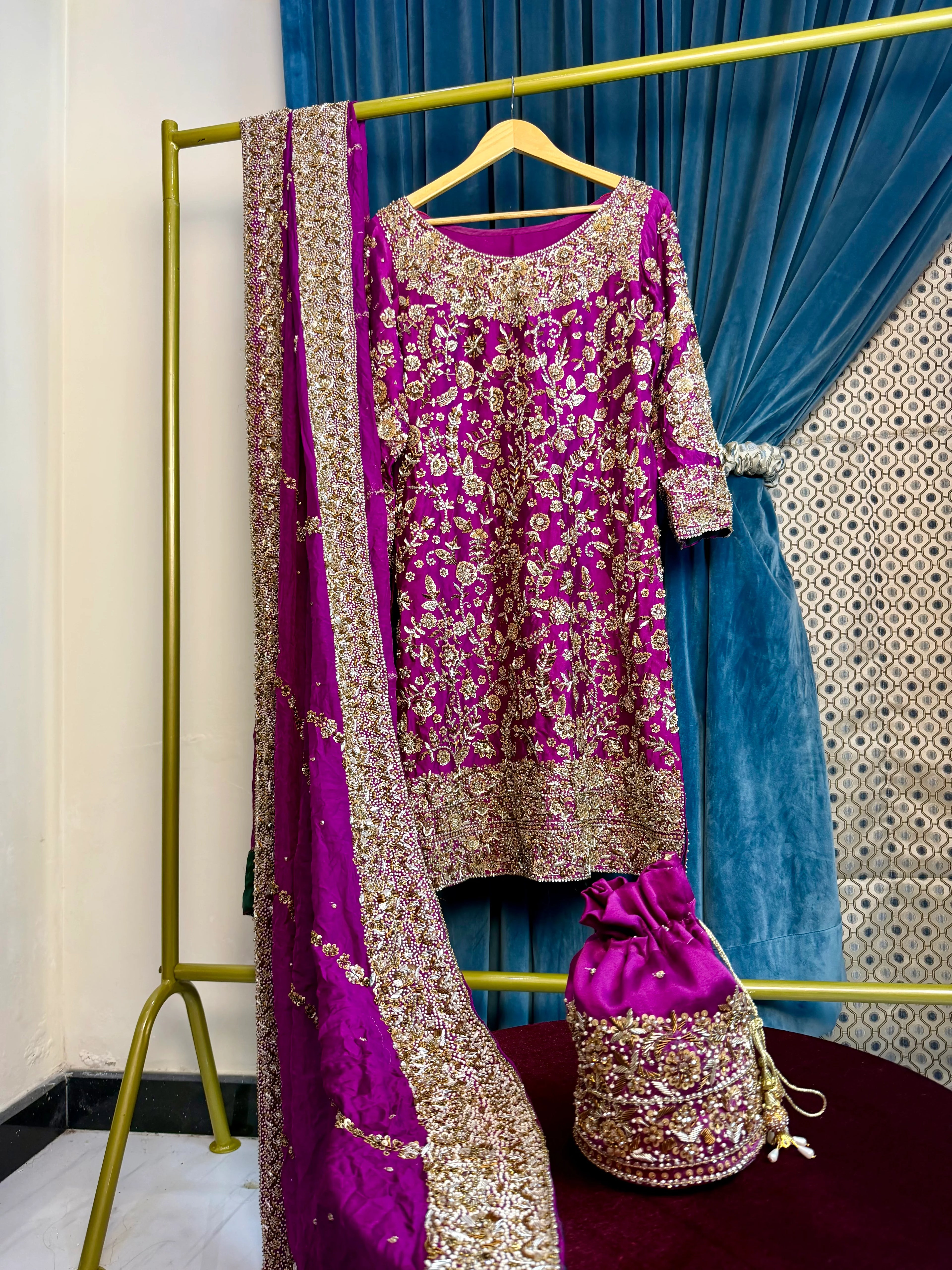 Preloved Pink Farshi Lehenga with Farshi Dupatta by Noman & Bhaiya | Bridal dress for Sale