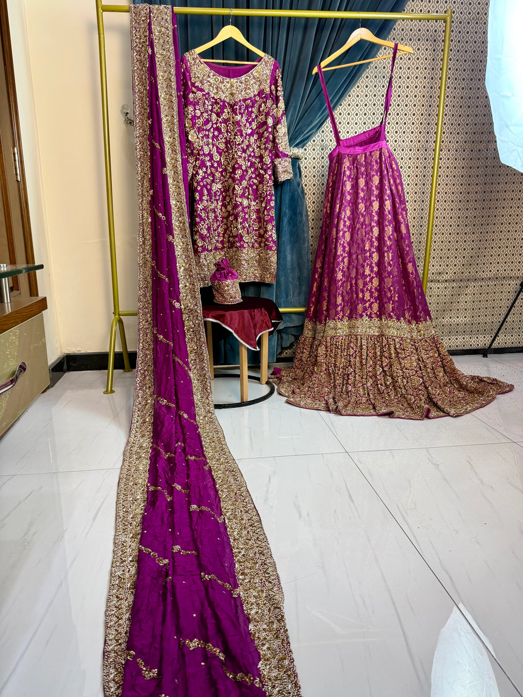 Preloved Pink Farshi Lehenga with Farshi Dupatta by Noman & Bhaiya | Bridal dress for Sale