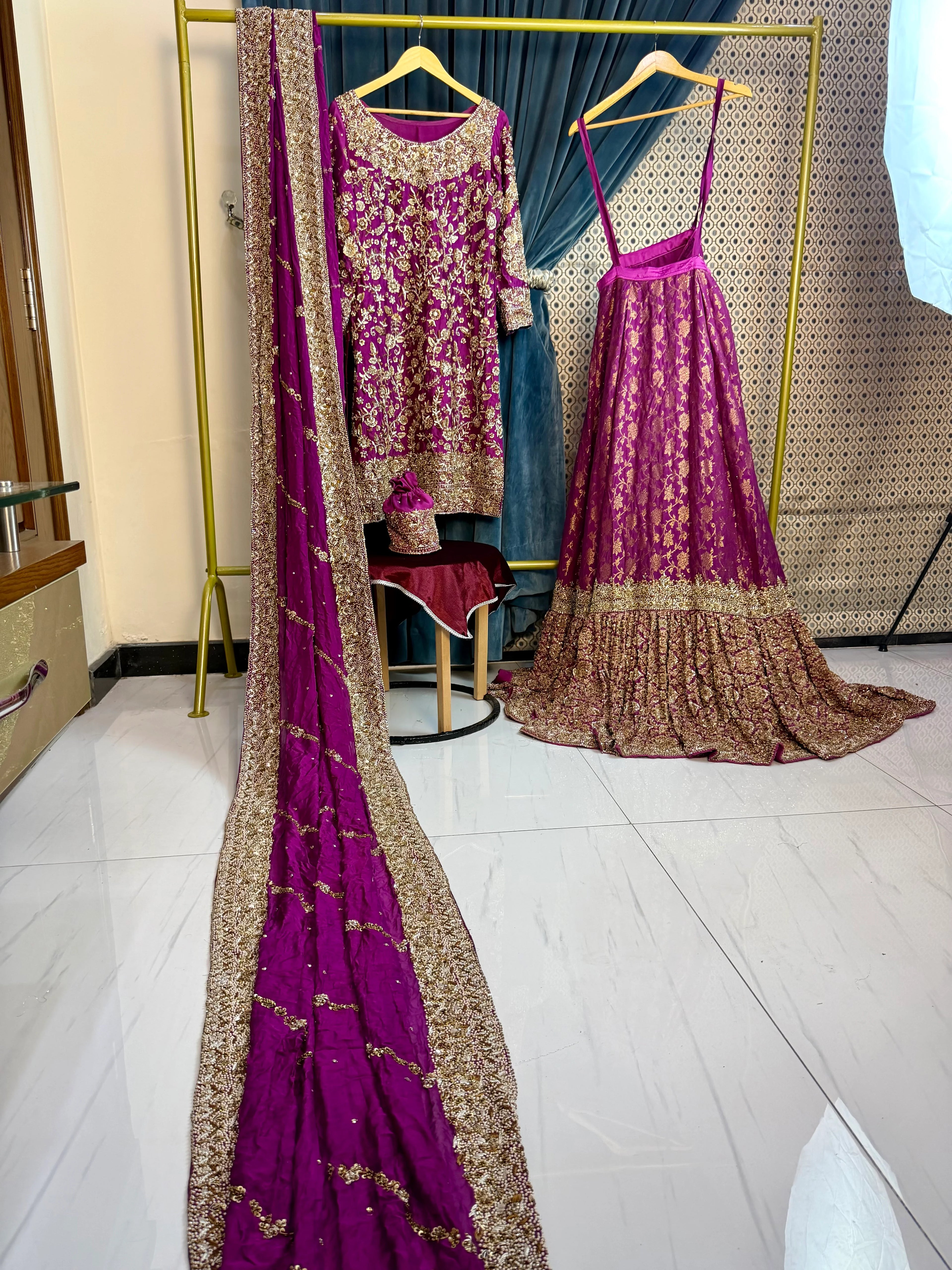Preloved Pink Farshi Lehenga with Farshi Dupatta by Noman & Bhaiya | Bridal dress for Sale
