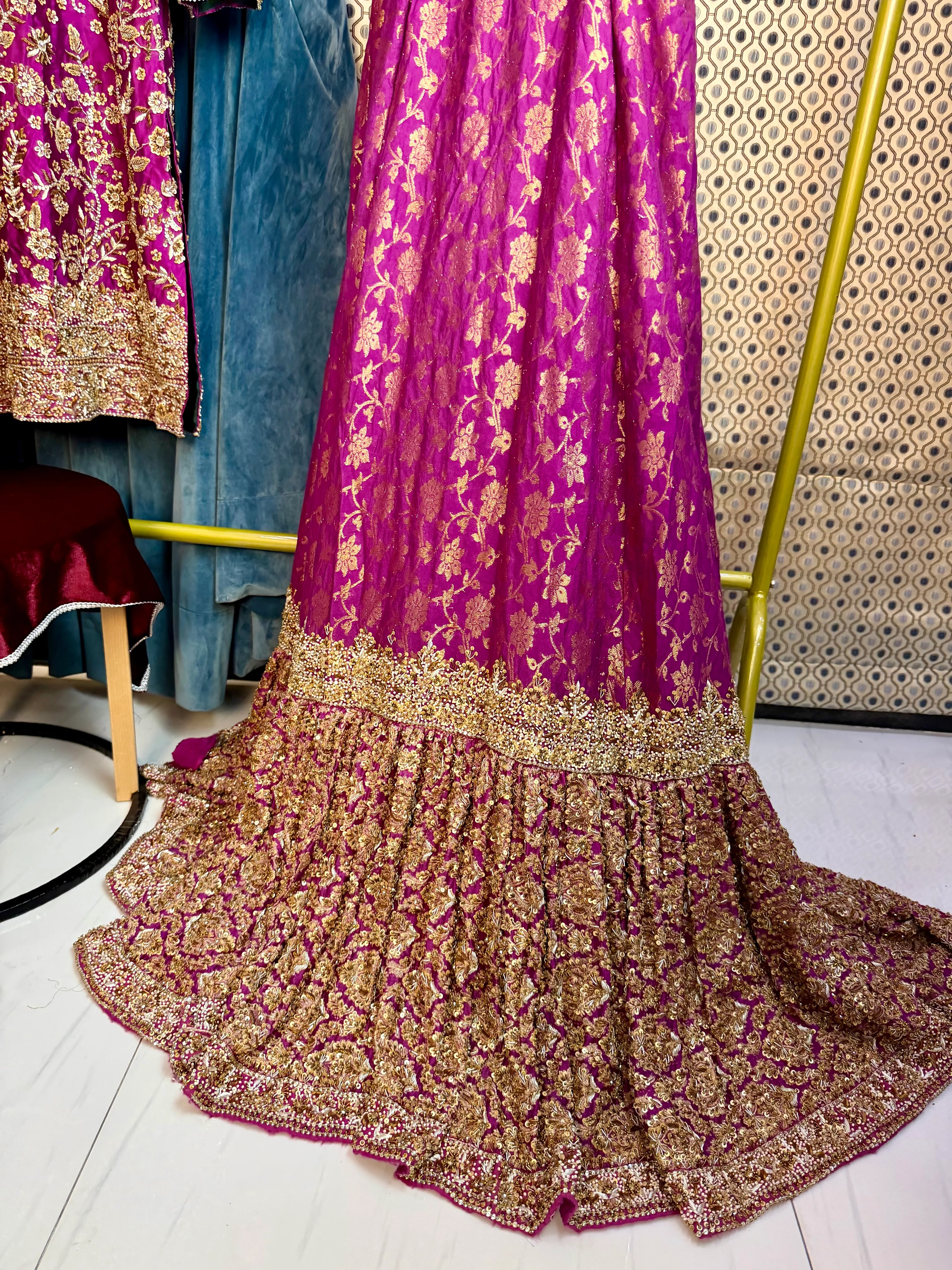 Preloved Pink Farshi Lehenga with Farshi Dupatta by Noman & Bhaiya | Bridal dress for Sale