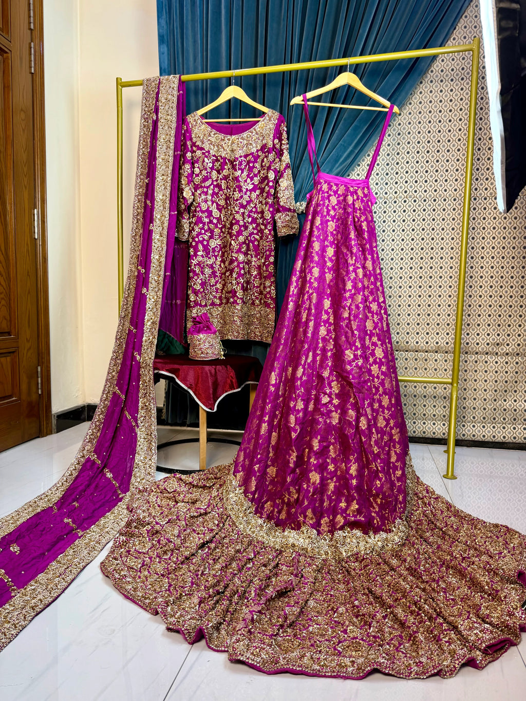 Preloved Pink Farshi Lehenga with Farshi Dupatta by Noman & Bhaiya | Bridal dress for Sale